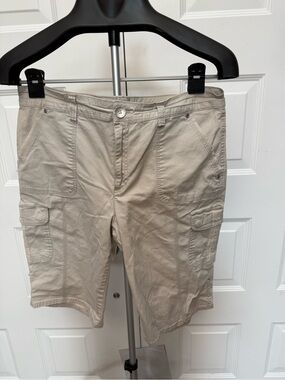 Bandolino Khaki-Tan Cargo Shorts with Utility Pockets
